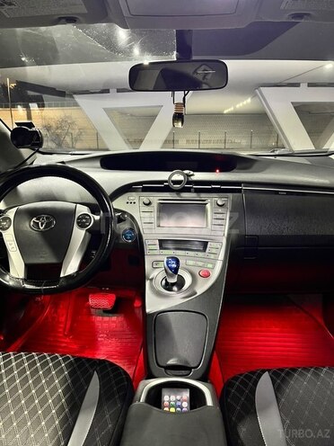 Toyota Prius 2015, 381,415 km - 1.8 л - Bakı
