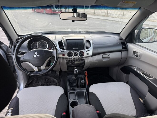 Mitsubishi L200 2013, 299,798 km - 2.5 l - Bakı