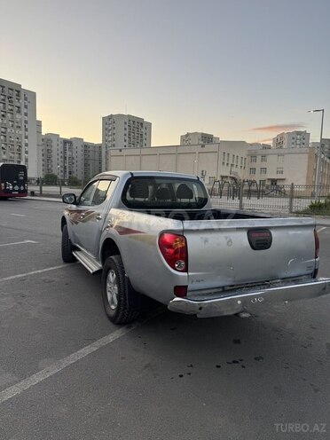 Mitsubishi L200 2013, 299,798 km - 2.5 l - Bakı