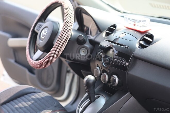 Mazda 2 2013, 265,000 km - 1.5 l - Qax