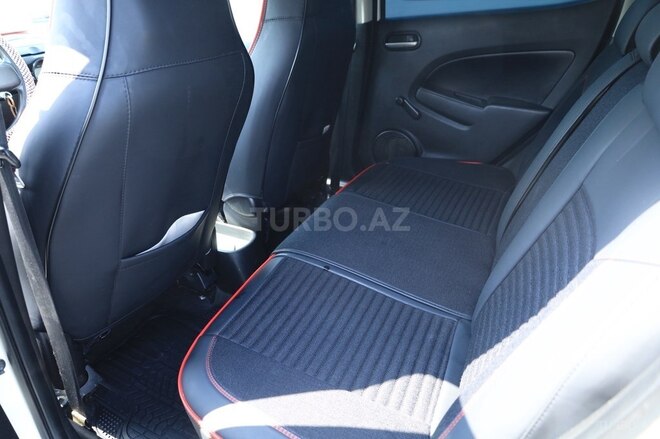 Mazda 2 2013, 265,000 km - 1.5 l - Qax