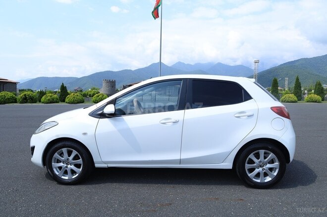 Mazda 2 2013, 265,000 km - 1.5 l - Qax