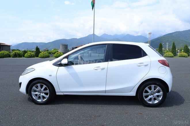 Mazda 2 2013, 265,000 km - 1.5 l - Qax