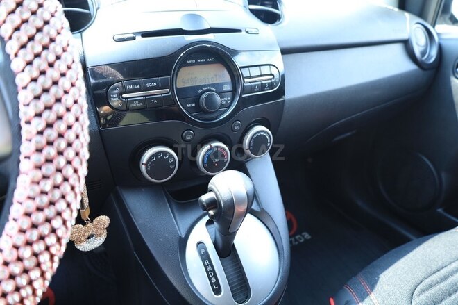 Mazda 2 2013, 265,000 km - 1.5 l - Qax