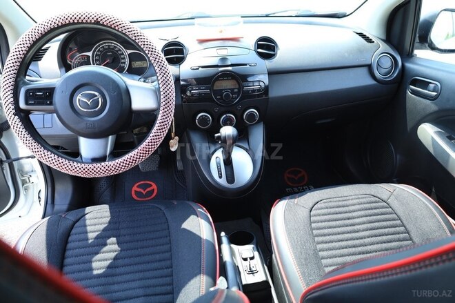 Mazda 2 2013, 265,000 km - 1.5 l - Qax