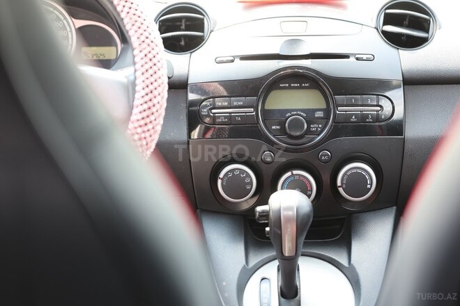 Mazda 2 2013, 265,000 km - 1.5 l - Qax