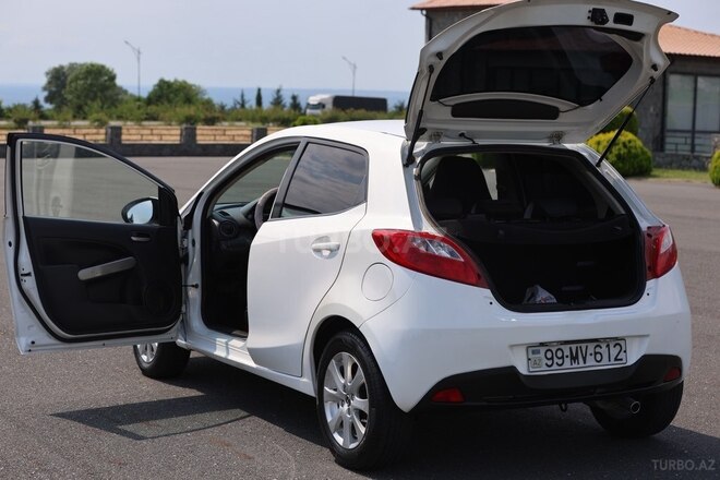 Mazda 2 2013, 265,000 km - 1.5 l - Qax