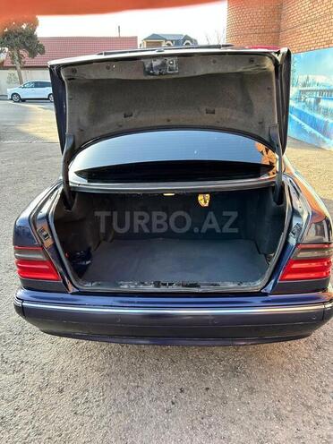 Mercedes E 270 2000, 560,000 km - 2.7 l - Göygöl