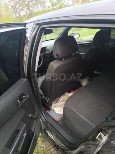 Opel Astra 2010, 250,000 km - 1.4 l - Qusar