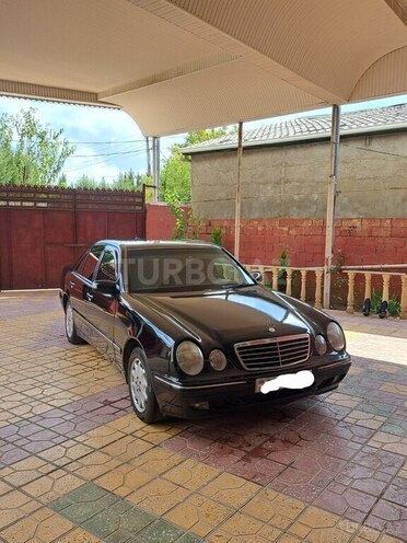 Mercedes E 220 2000, 398,563 km - 2.2 l - Beyləqan