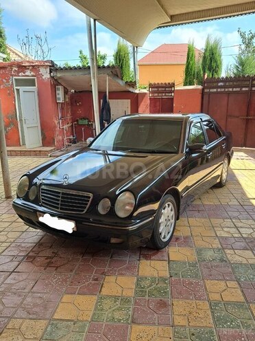 Mercedes E 220 2000, 398,563 km - 2.2 l - Beyləqan