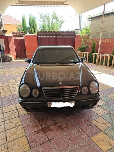 Mercedes E 220 2000, 398,563 km - 2.2 l - Beyləqan