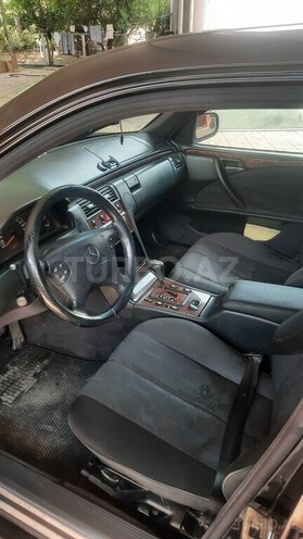 Mercedes E 220 2000, 398,563 km - 2.2 l - Beyləqan