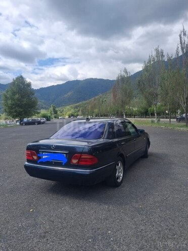 Mercedes E 240 1998, 566,000 km - 2.4 l - Qəbələ