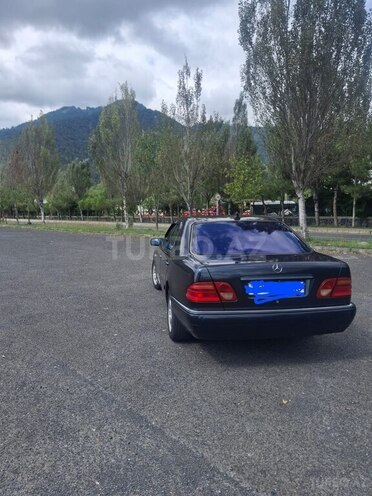 Mercedes E 240 1998, 566,000 km - 2.4 l - Qəbələ
