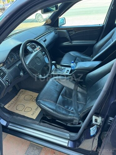 Mercedes E 240 1998, 320,000 km - 2.4 l - Şəmkir