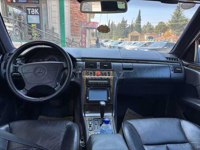 Mercedes E 240 1998, 320,000 km - 2.4 l - Şəmkir