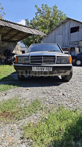 Mercedes 190 1991, 434,000 km - 1.8 л - Qax