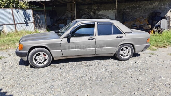 Mercedes 190 1991, 434,000 km - 1.8 л - Qax