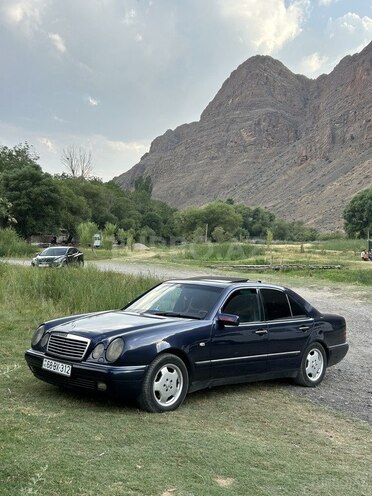Mercedes E 300 1997, 670,000 km - 3.0 l - Naxçıvan