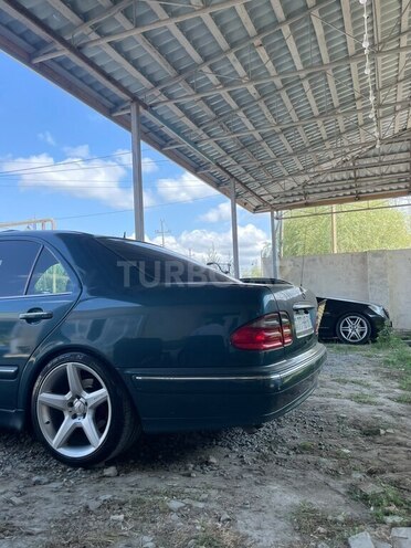 Mercedes E 320 1999, 432,000 km - 3.2 l - Salyan