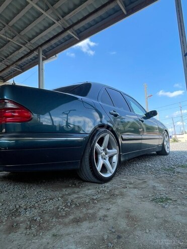 Mercedes E 320 1999, 432,000 km - 3.2 l - Salyan