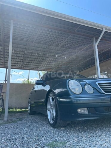Mercedes E 320 1999, 432,000 km - 3.2 l - Salyan