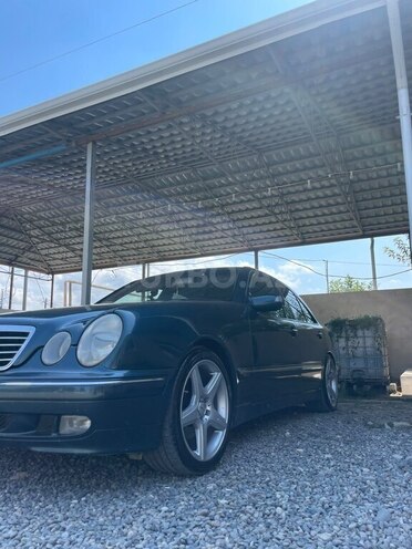 Mercedes E 320 1999, 432,000 km - 3.2 l - Salyan