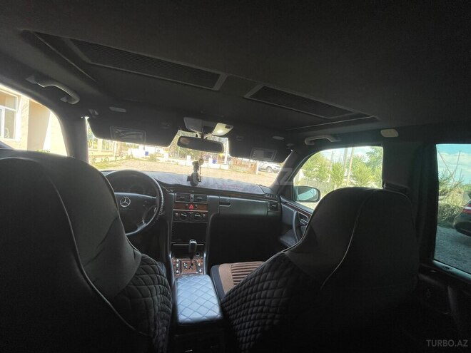 Mercedes E 320 1999, 432,000 km - 3.2 l - Salyan