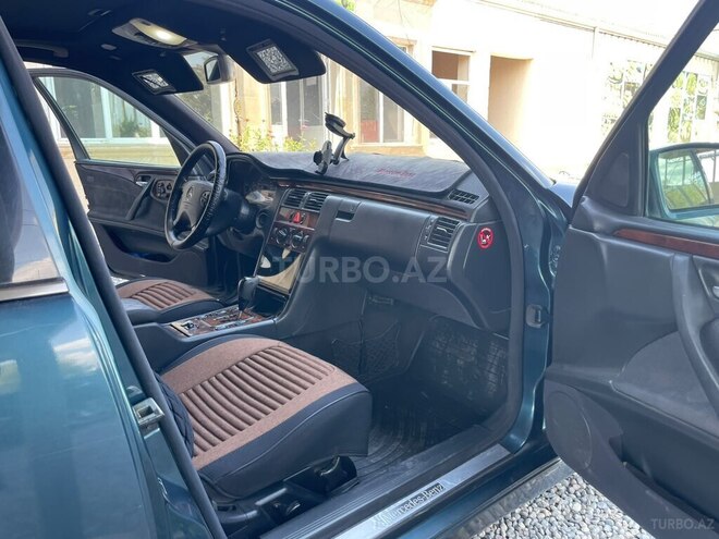 Mercedes E 320 1999, 432,000 km - 3.2 l - Salyan