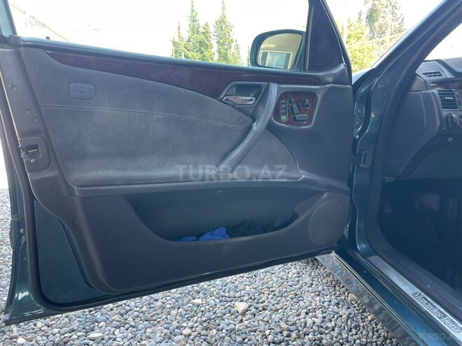 Mercedes E 320 1999, 432,000 km - 3.2 l - Salyan