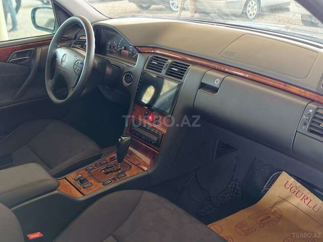 Mercedes E 240 1999, 237,000 km - 2.4 l - Gəncə