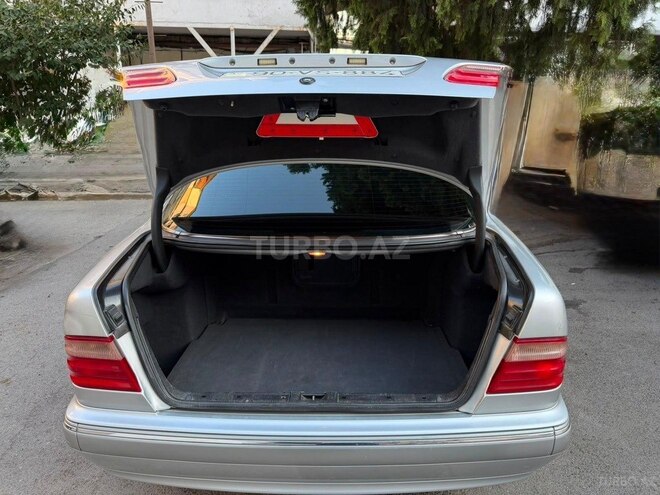 Mercedes E 240 2001, 280,000 km - 2.4 l - Bakı