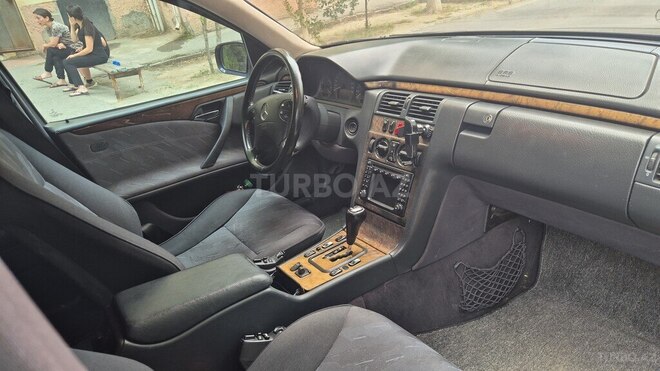 Mercedes E 240 2000, 293,000 km - 2.4 l - Sumqayıt
