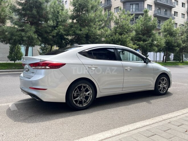 Hyundai Avante 2016, 190,000 km - 1.6 л - Bakı