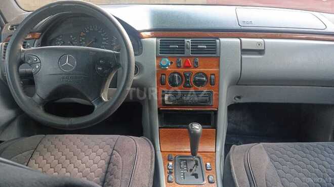 Mercedes E 220 1997, 256,000 km - 2.2 l - Cəlilabad