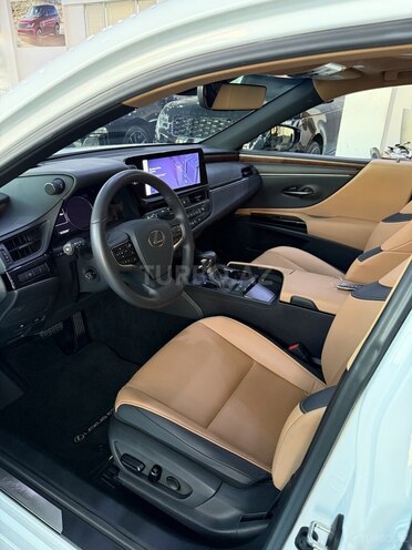 Lexus ES 300h 2023, 31,000 km - 2.5 l - Bakı