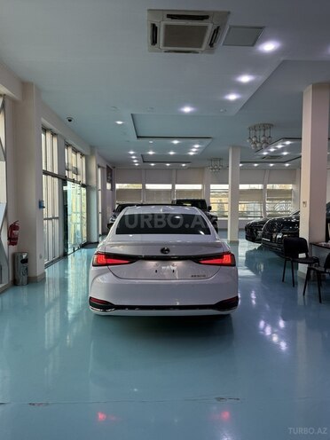 Lexus ES 300h 2023, 31,000 km - 2.5 l - Bakı