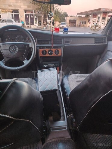 Mercedes 190 1993, 427,000 km - 2.0 л - Sabirabad
