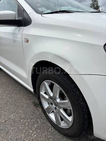 Volkswagen Polo 2013, 170,000 km - 1.6 l - Bakı