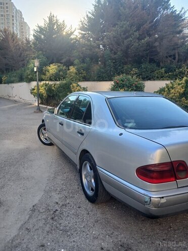Mercedes E 220 1999, 652,132 km - 2.2 l - Bakı
