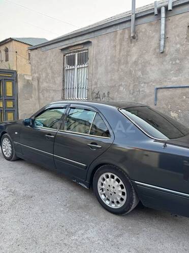 Mercedes E 220 1995, 291,181 km - 2.2 л - Bakı