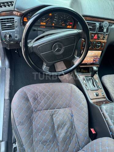 Mercedes E 220 1995, 291,181 km - 2.2 л - Bakı