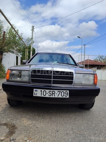 Mercedes 190 1991, 374,000 km - 2.0 l - 