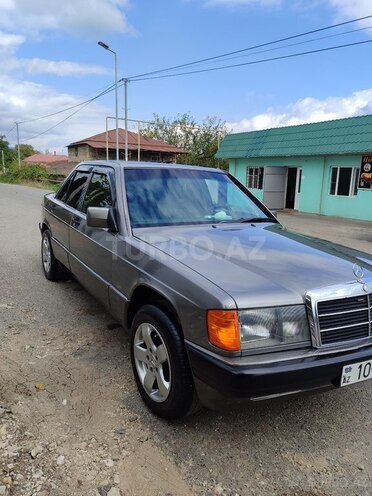 Mercedes 190 1991, 374,000 km - 2.0 l - 
