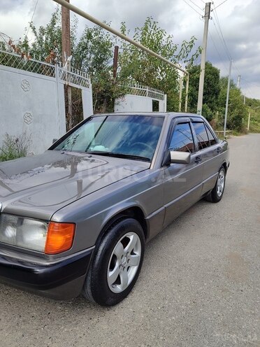 Mercedes 190 1991, 374,000 km - 2.0 l - 