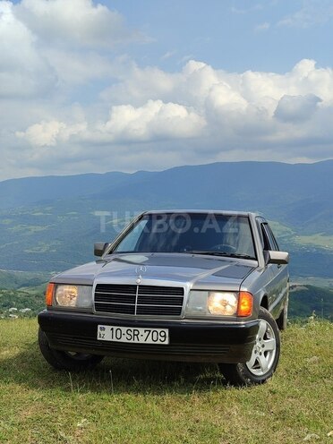 Mercedes 190 1991, 374,000 km - 2.0 l - 