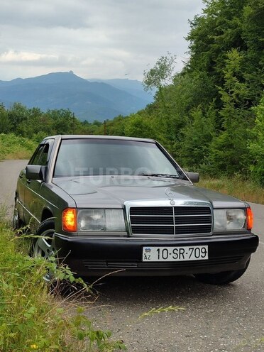 Mercedes 190 1991, 374,000 km - 2.0 l - 