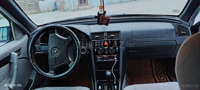 Mercedes C 200 1999, 330,000 km - 2.2 л - Babək