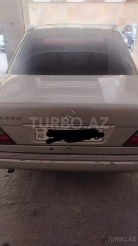 Mercedes 220 E 1995, 300,000 km - 2.2 l - Bakı